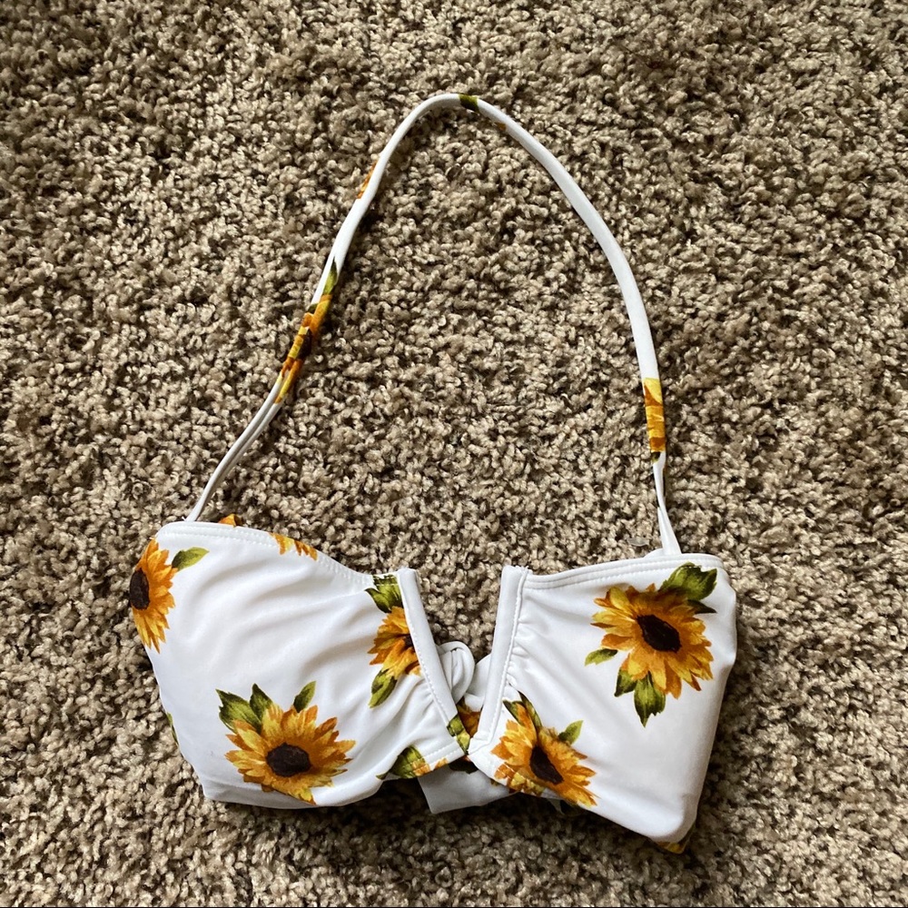 Forever 21, Daisy Print Swin Top